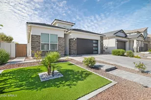 10305 W Deanna Dr, Peoria, AZ 85382 - Photo 2