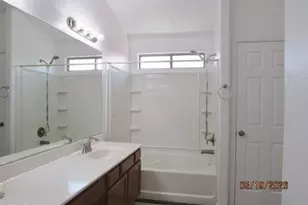 5763 W Freeway Ln, Glendale, AZ 85302 - Photo 10