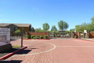 2725 E Mine Creek Rd, Phoenix, AZ 85024 - Photo 6