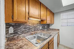 8888 N 47th Ave, Glendale, AZ 85302 - Photo 6