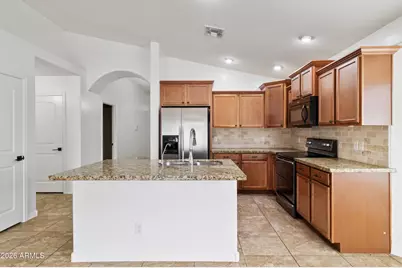 2726 W Chanute Pass, Phoenix, AZ 85041 - Photo 4