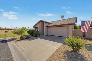 5221 E Saguaro Cir, Phoenix, AZ 85044 - Photo 2