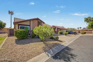 5221 E Saguaro Cir, Phoenix, AZ 85044 - Photo 4
