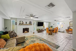 3028 W Laurel Ln, Phoenix, AZ 85029 - Photo 8