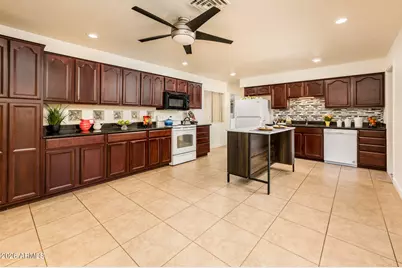 8407 E Crestwood Way, Scottsdale, AZ 85250 - Photo 10