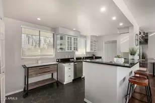 3270 E Camelback Rd, Phoenix, AZ 85018 - Photo 10