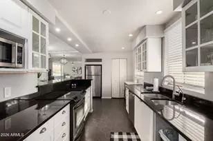 3270 E Camelback Rd, Phoenix, AZ 85018 - Photo 12