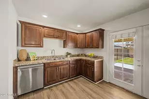 3049 W Corrine Dr, Phoenix, AZ 85029 - Photo 10