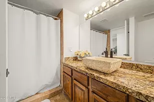 2334 E Gelding Dr, Phoenix, AZ 85022 - Photo 38