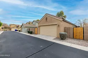 2854 S Peel Dr, Gilbert, AZ 85295 - Photo 2
