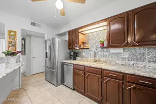 10929 W Oakmont Dr, Sun City, AZ 85351 - Photo 18