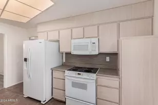 10641 W Boswell Blvd, Sun City, AZ 85373 - Photo 16