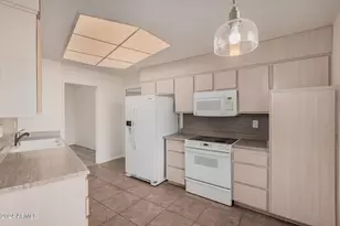 10641 W Boswell Blvd, Sun City, AZ 85373 - Photo 4