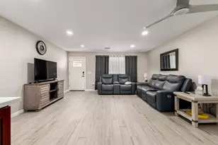 19226 N Signal Butte Cir, Sun City, AZ 85373 - Photo 4