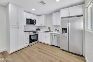 3016 N 35th Dr, Phoenix, AZ 85019 - Photo 16