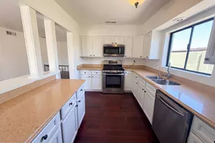 2326 W Paradise Dr, Phoenix, AZ 85029 - Photo 2