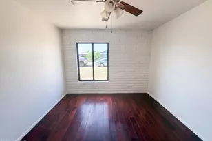 2326 W Paradise Dr, Phoenix, AZ 85029 - Photo 12