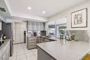 10049 North 25th Pl, Phoenix, AZ 85028 - Photo 22