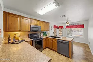6138 W Paradise Ln, Glendale, AZ 85306 - Photo 4