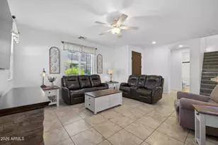 1015 S Annie Ln, Gilbert, AZ 85296 - Photo 4