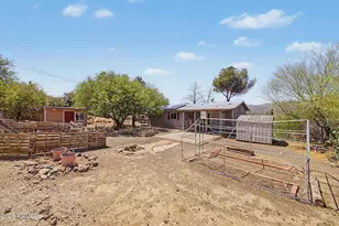 33541 S Mountain View Rd, Black Canyon City, AZ 85324 - Photo 32