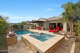 18233 N 66th Way, Phoenix, AZ 85054 - Photo 2