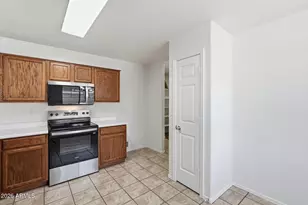 3316 S 80th Dr, Phoenix, AZ 85043 - Photo 8
