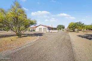 43211 N 16th St, New River, AZ 85087 - Photo 2