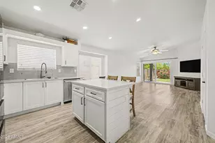 6771 W Caribbean Ln, Peoria, AZ 85381 - Photo 10