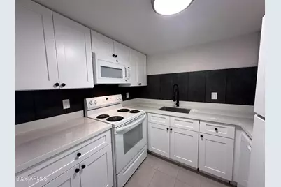2690 N 43rd Avenue #C, Phoenix, AZ 85009 - Photo 2