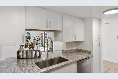 3033 E Devonshire Avenue #2033, Phoenix, AZ 85016 - Photo 2