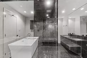 910 E Kaler Dr, Phoenix, AZ 85020 - Photo 38