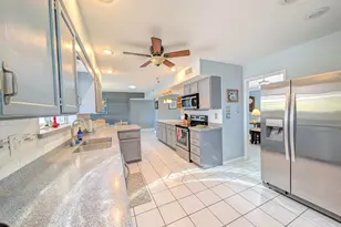 10214 W Clair Dr, Sun City, AZ 85351 - Photo 8