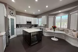 4831 E Robin Ln, Phoenix, AZ 85054 - Photo 2