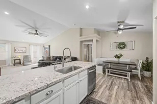23528 N El Frio Ct, Sun City, AZ 85373 - Photo 10