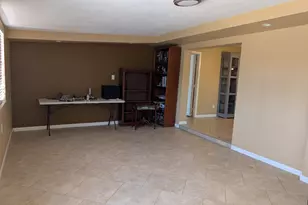 812 E Desert Dr N, Phoenix, AZ 85042 - Photo 10