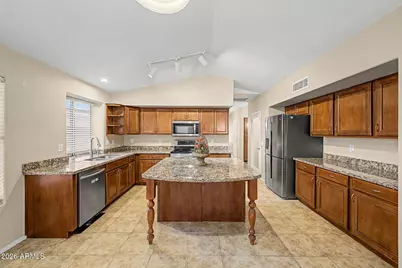 12748 W Roanoke Avenue, Avondale, AZ 85392 - Photo 2
