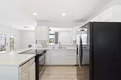 1934 W Kristal Way, Phoenix, AZ 85027 - Photo 10