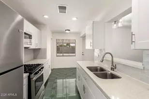 5635 N 35th Dr, Phoenix, AZ 85019 - Photo 12