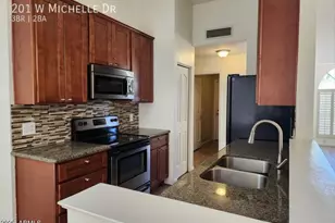 201 W Michelle Dr, Phoenix, AZ 85023 - Photo 4