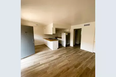 2002 E Sweetwater Avenue #202, Phoenix, AZ 85022 - Photo 2