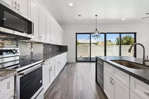 902 W Hazelwood St, Phoenix, AZ 85013 - Photo 8