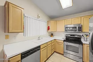 10729 W Irma Ln, Sun City, AZ 85373 - Photo 12