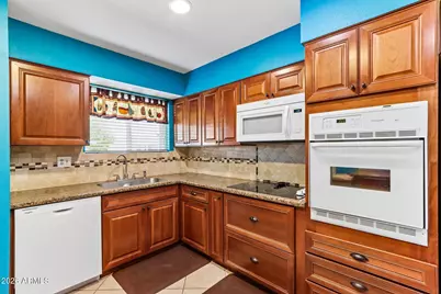 10535 W Prairie Hills Circle, Sun City, AZ 85351 - Photo 12
