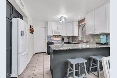 8010 W Shaw Butte Drive, Peoria, AZ 85345 - Photo 12