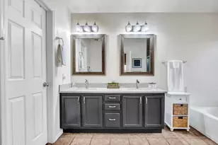 8010 W Shaw Butte Dr, Peoria, AZ 85345 - Photo 22