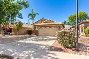 139 W Oxford Ln, Gilbert, AZ 85233 - Photo 2