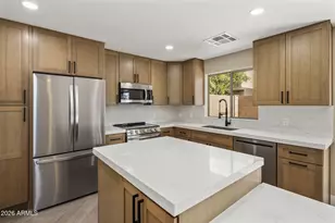 4052 E Abraham Ln, Phoenix, AZ 85050 - Photo 10