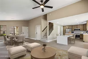 4052 E Abraham Ln, Phoenix, AZ 85050 - Photo 4