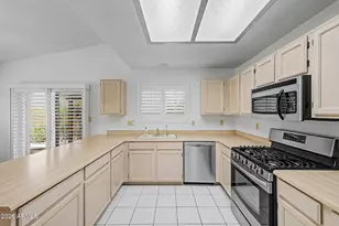 9054 W Lisbon Ln, Peoria, AZ 85381 - Photo 8